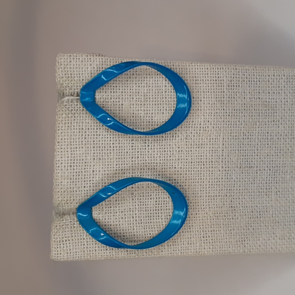 Blue Color Oval Ribbon Hoop Pierced Earrings